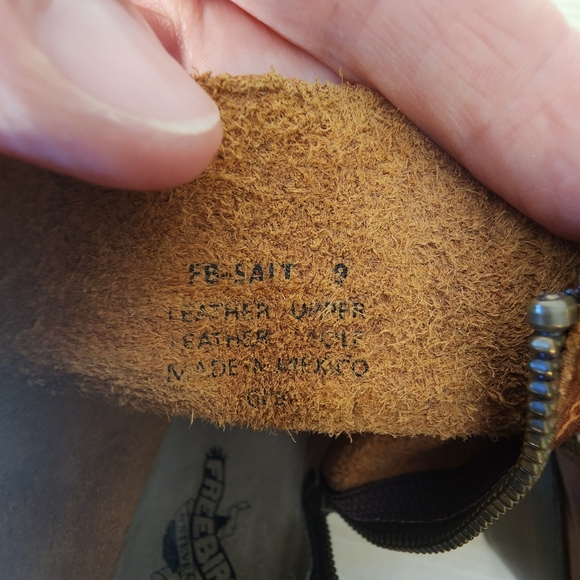 Free Bird by Steven Salt side zip ankle boot, Size 9 - Picture 14 of 15